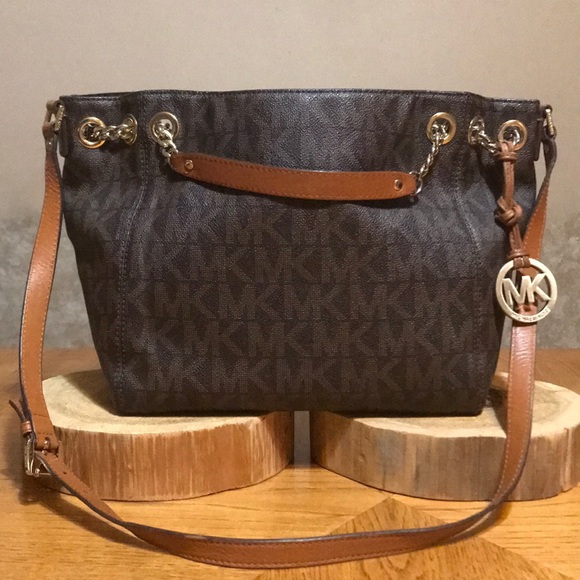 Michael Kors Handbags - MICHAEL KORS Signature Jet Set Chain Bag